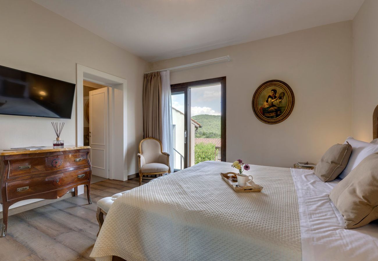 Villa in Panzano - AMORE RENTALS - Villa Mia with Private Pool, Garden, Terraces and Parking