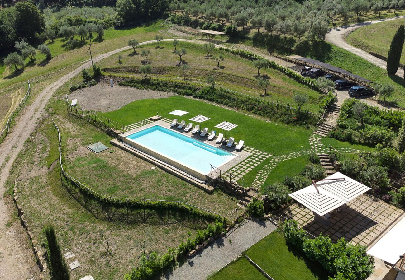 Villa in Panzano - AMORE RENTALS - Villa Mia with Private Pool, Garden, Terraces and Parking