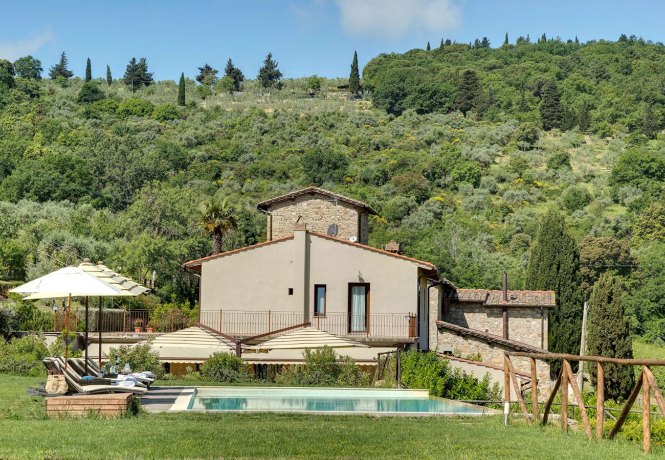 Villa in Panzano - AMORE RENTALS - Villa Mia with Private Pool, Garden, Terraces and Parking