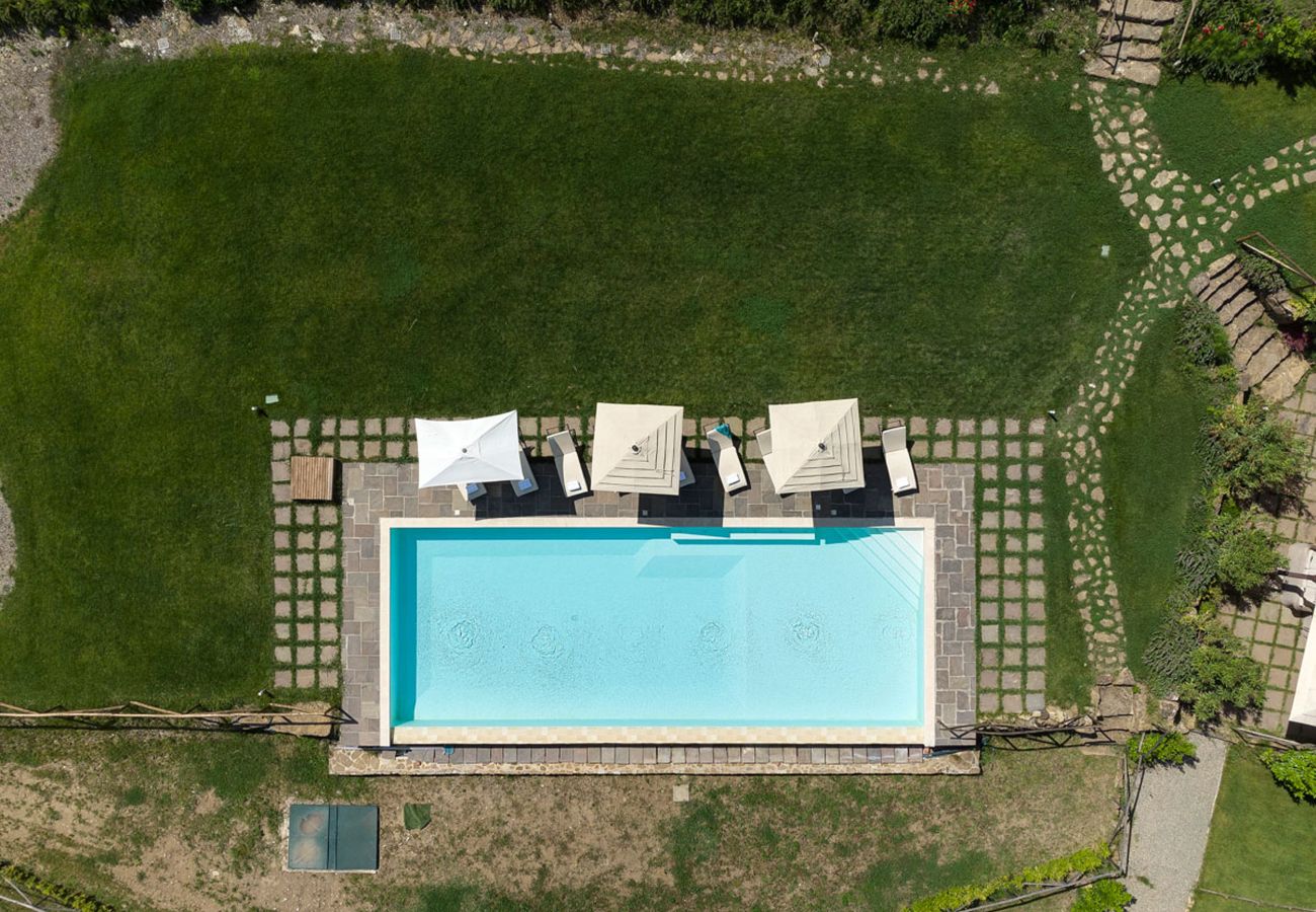 Villa in Panzano - AMORE RENTALS - Villa Mia with Private Pool, Garden, Terraces and Parking