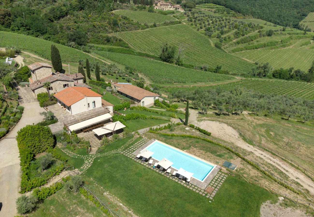 Villa in Panzano - AMORE RENTALS - Villa Mia with Private Pool, Garden, Terraces and Parking