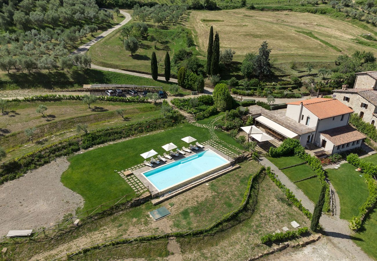 Villa in Panzano - AMORE RENTALS - Villa Mia with Private Pool, Garden, Terraces and Parking