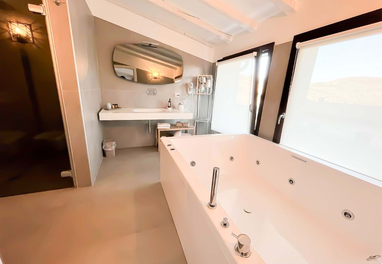 Villa in Panzano - AMORE RENTALS - Villa Mia with Private Pool, Garden, Terraces and Parking