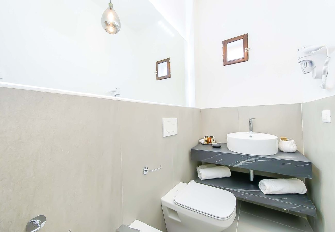 Villa in Panzano - AMORE RENTALS - Villa Mia with Private Pool, Garden, Terraces and Parking