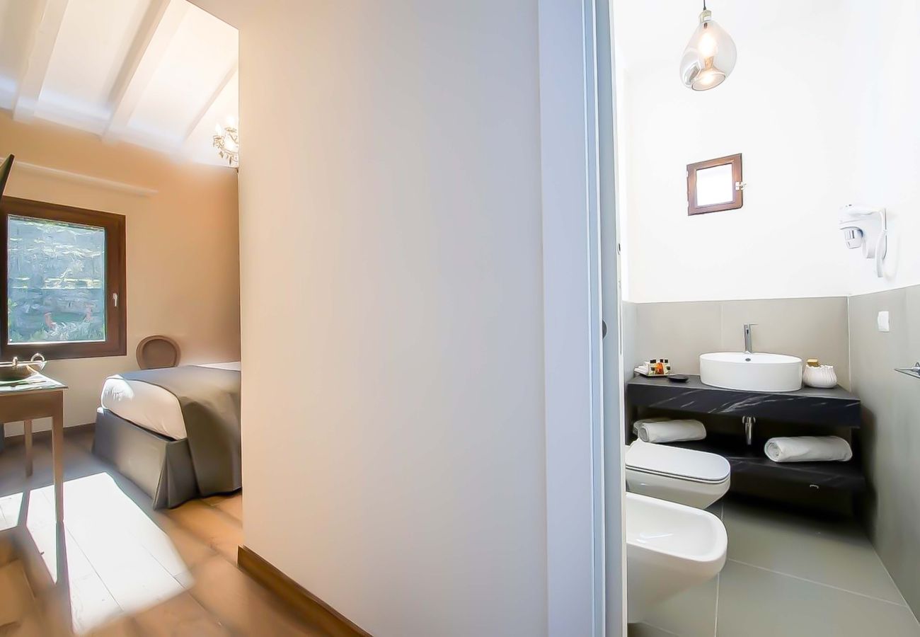 Villa in Panzano - AMORE RENTALS - Villa Mia with Private Pool, Garden, Terraces and Parking