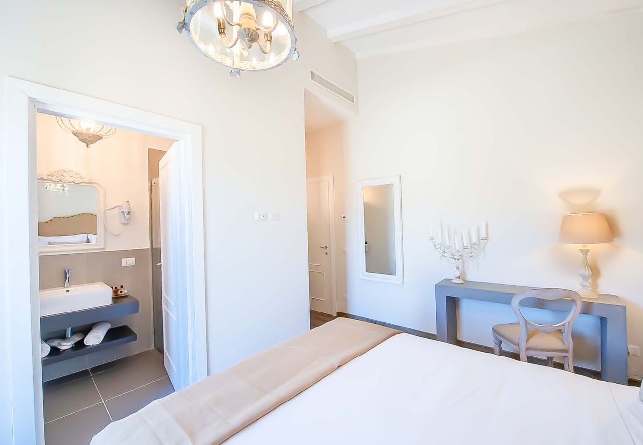 Villa in Panzano - AMORE RENTALS - Villa Mia with Private Pool, Garden, Terraces and Parking
