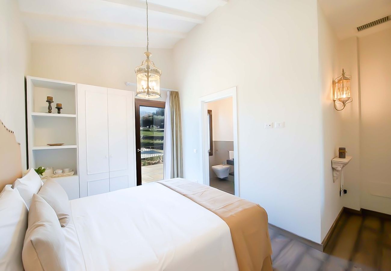 Villa in Panzano - AMORE RENTALS - Villa Mia with Private Pool, Garden, Terraces and Parking