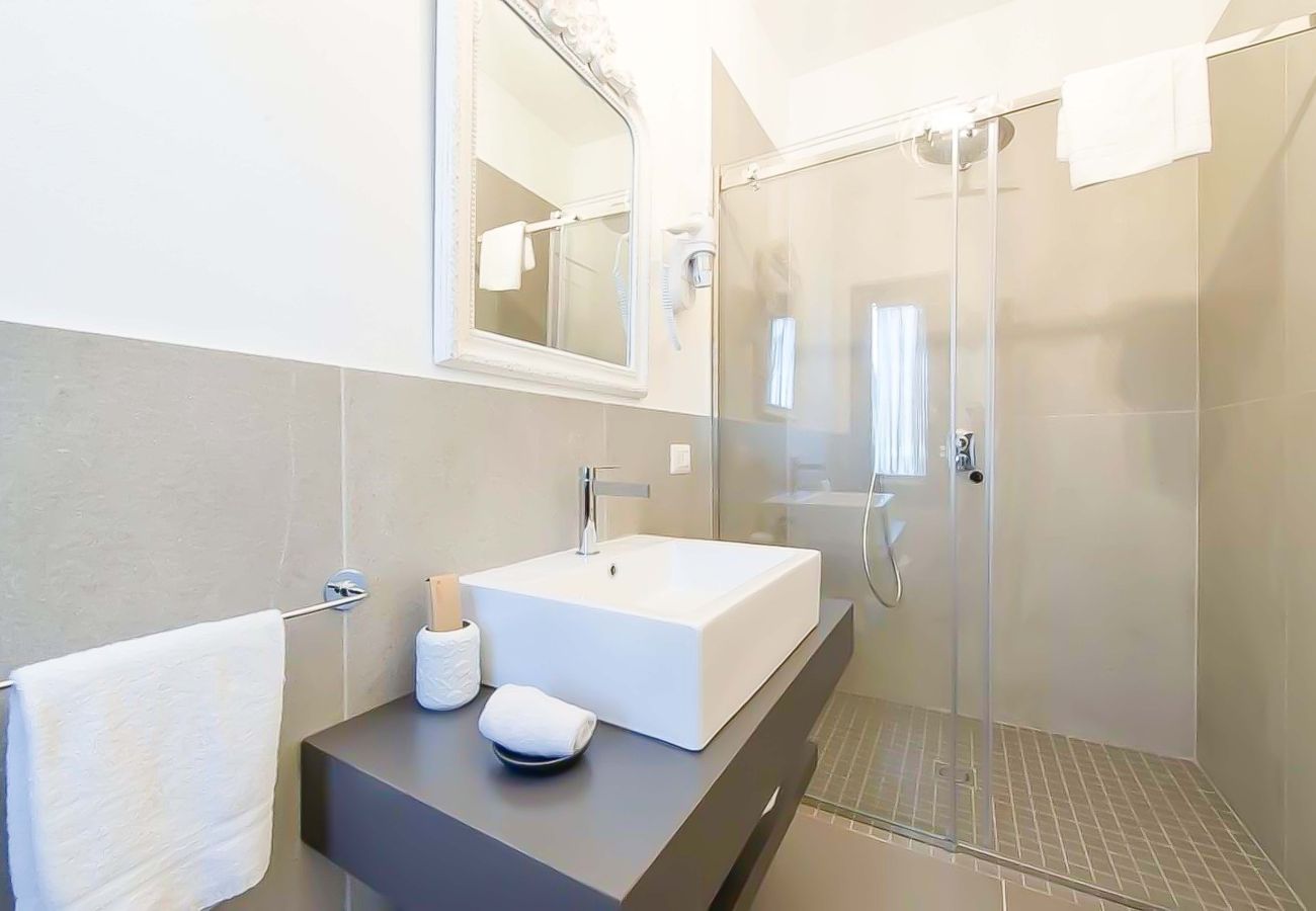 Villa in Panzano - AMORE RENTALS - Villa Mia with Private Pool, Garden, Terraces and Parking
