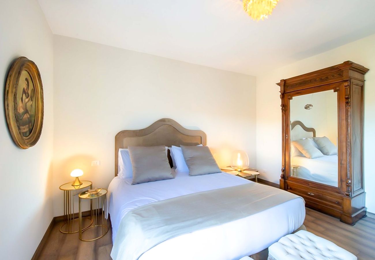 Villa in Panzano - AMORE RENTALS - Villa Mia with Private Pool, Garden, Terraces and Parking