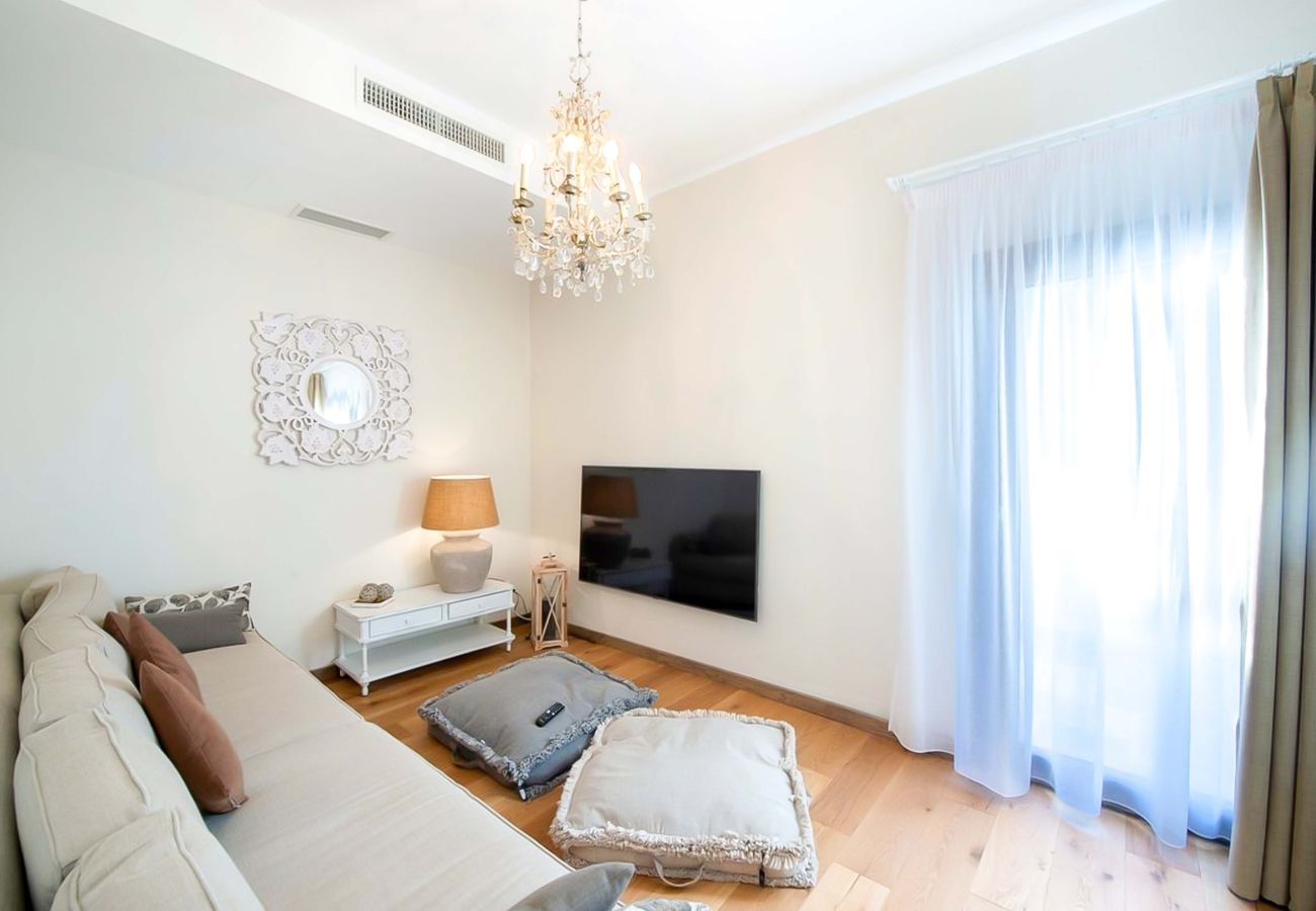 Villa in Panzano - AMORE RENTALS - Villa Mia with Private Pool, Garden, Terraces and Parking