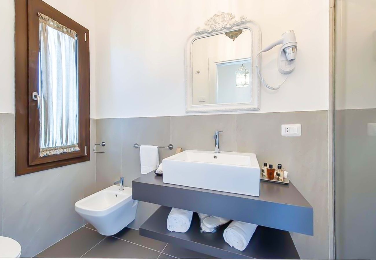 Villa in Panzano - AMORE RENTALS - Villa Mia with Private Pool, Garden, Terraces and Parking