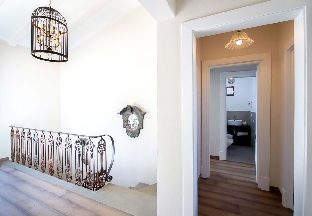 Villa in Panzano - AMORE RENTALS - Villa Mia with Private Pool, Garden, Terraces and Parking