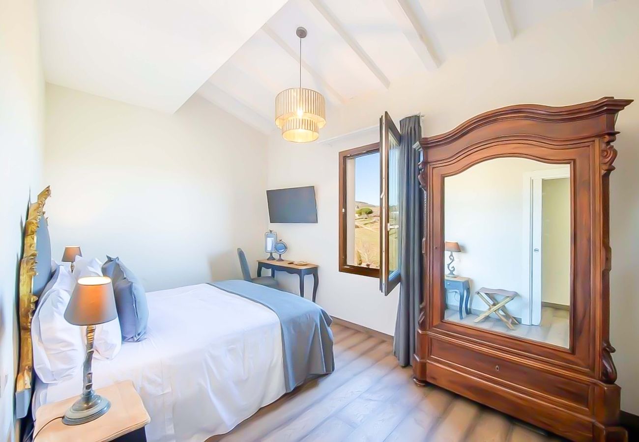 Villa in Panzano - AMORE RENTALS - Villa Mia with Private Pool, Garden, Terraces and Parking
