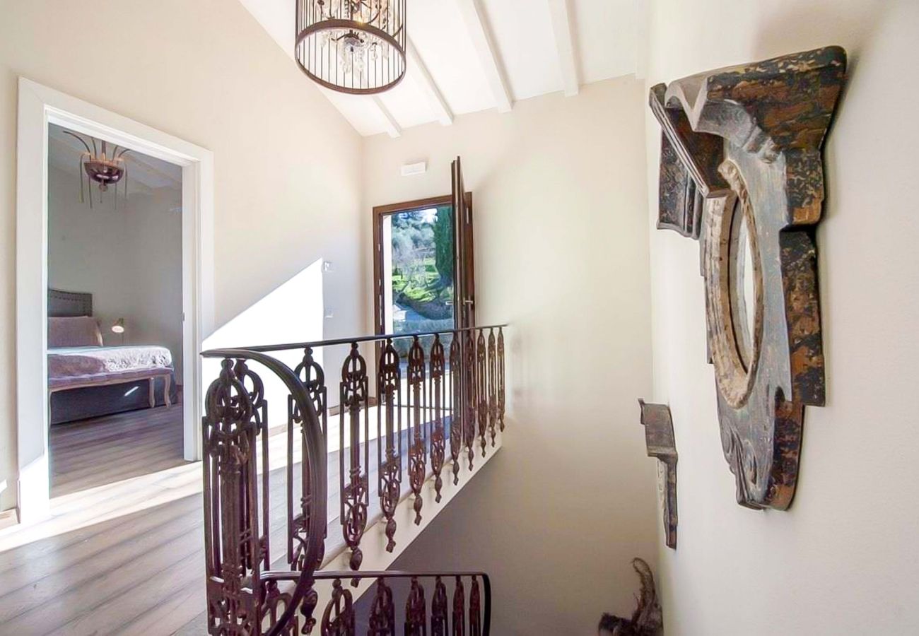 Villa in Panzano - AMORE RENTALS - Villa Mia with Private Pool, Garden, Terraces and Parking