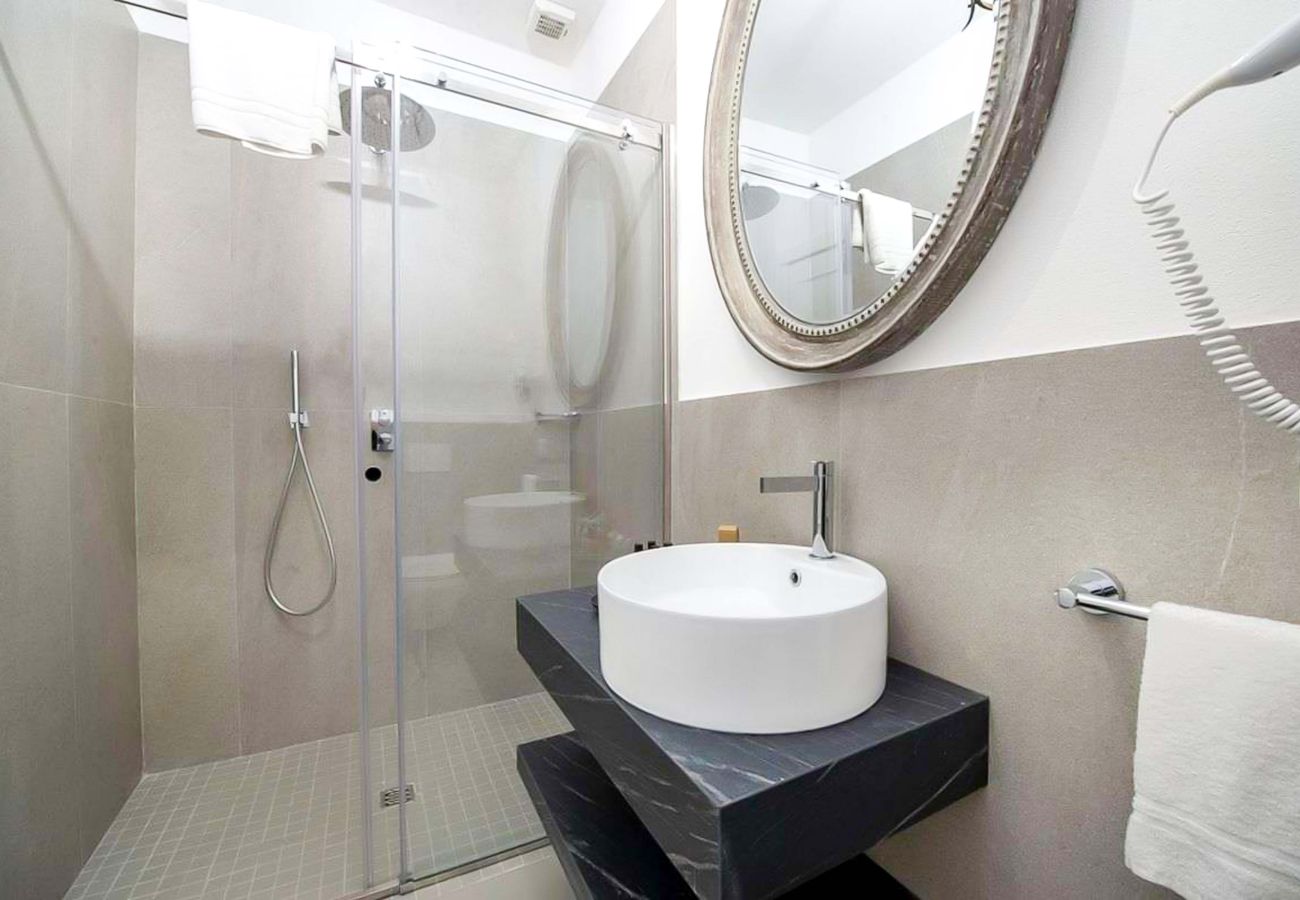 Villa in Panzano - AMORE RENTALS - Villa Mia with Private Pool, Garden, Terraces and Parking