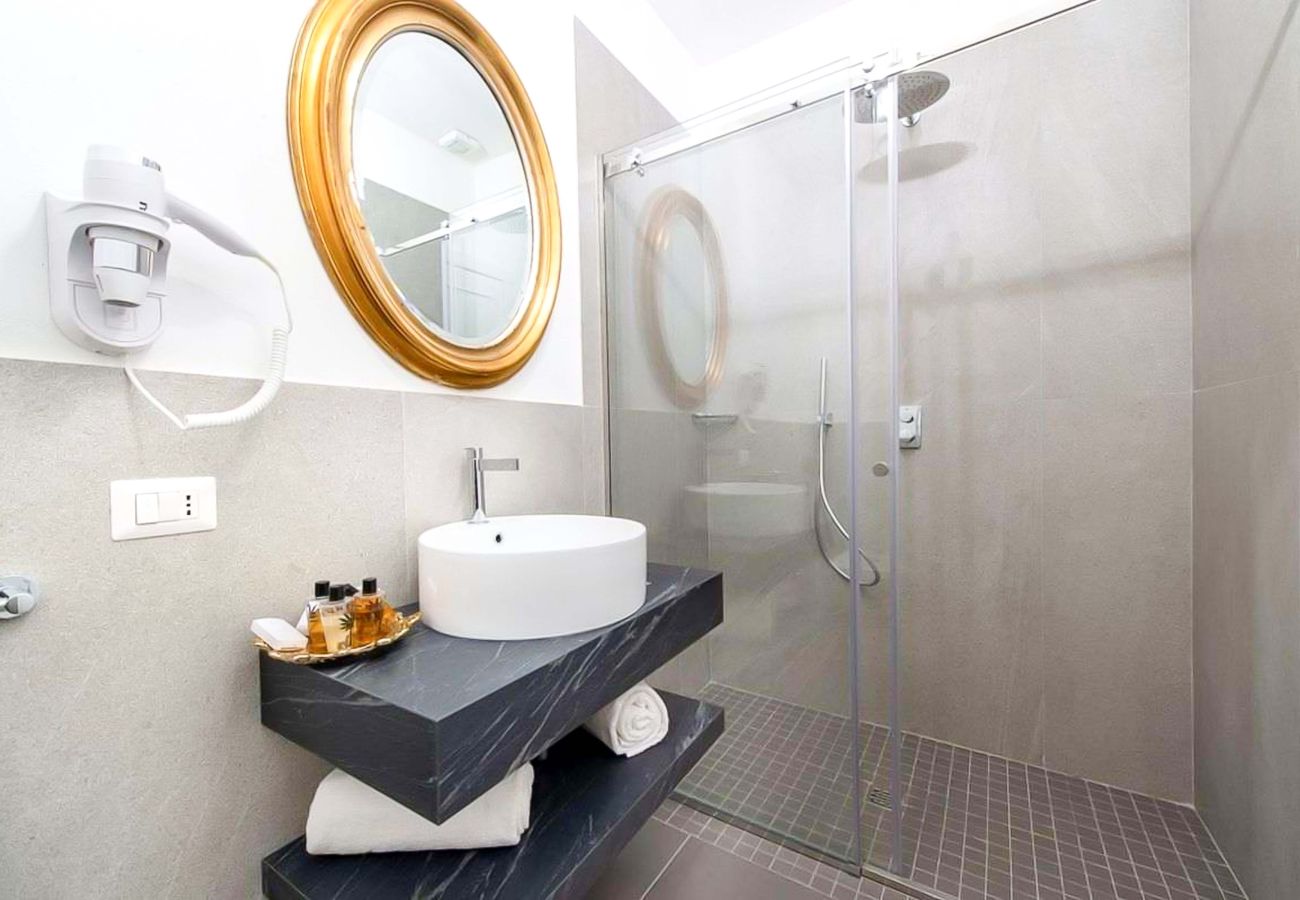 Villa in Panzano - AMORE RENTALS - Villa Mia with Private Pool, Garden, Terraces and Parking