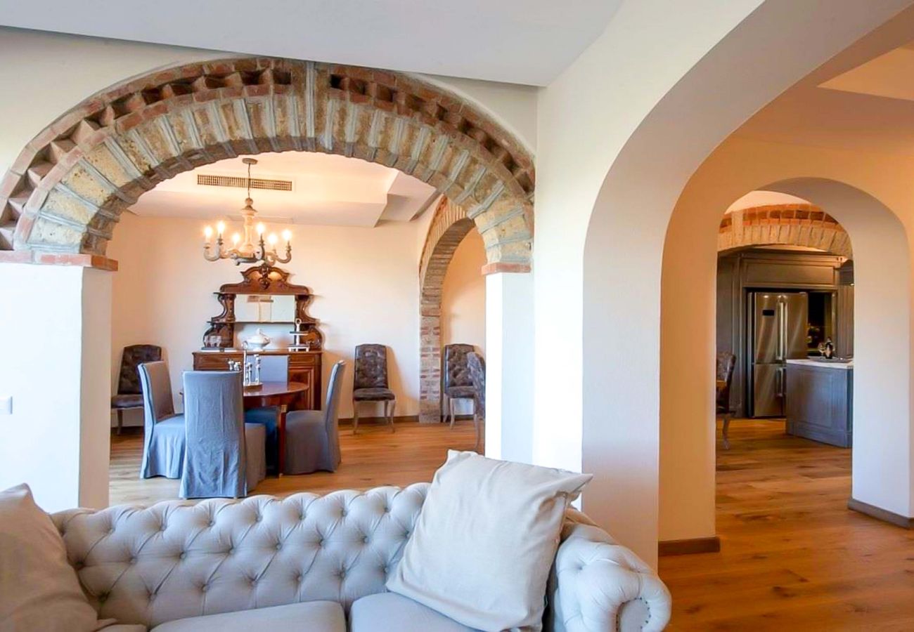 Villa in Panzano - AMORE RENTALS - Villa Mia with Private Pool, Garden, Terraces and Parking