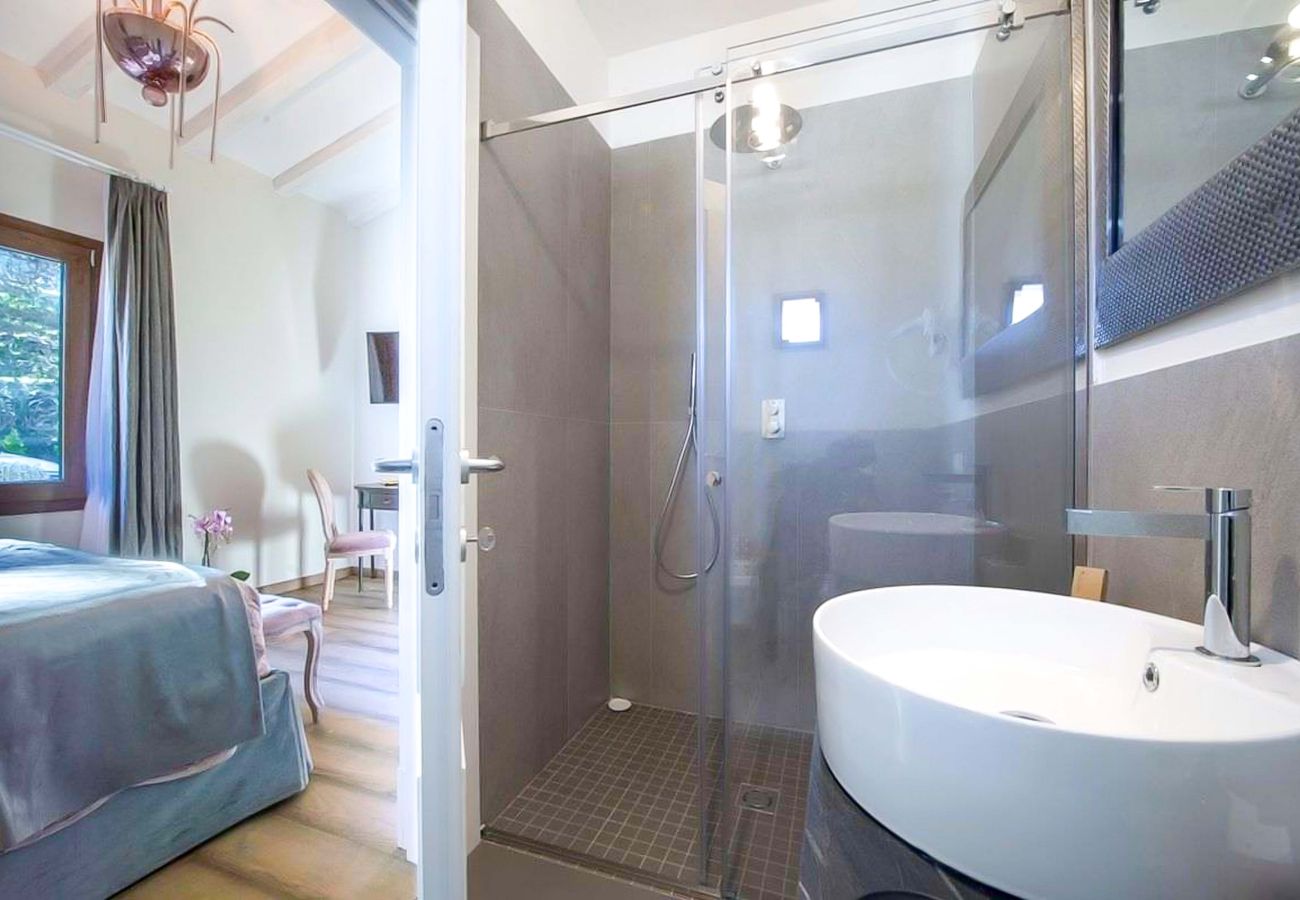 Villa in Panzano - AMORE RENTALS - Villa Mia with Private Pool, Garden, Terraces and Parking