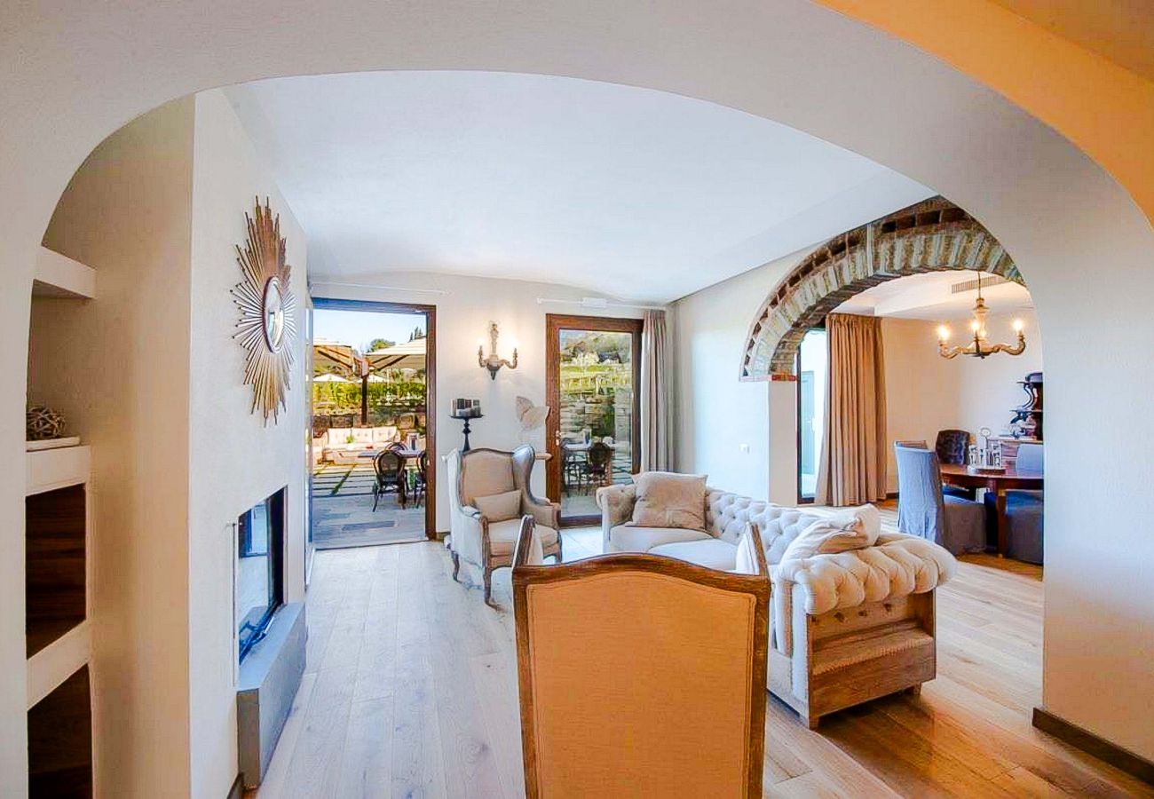 Villa in Panzano - AMORE RENTALS - Villa Mia with Private Pool, Garden, Terraces and Parking