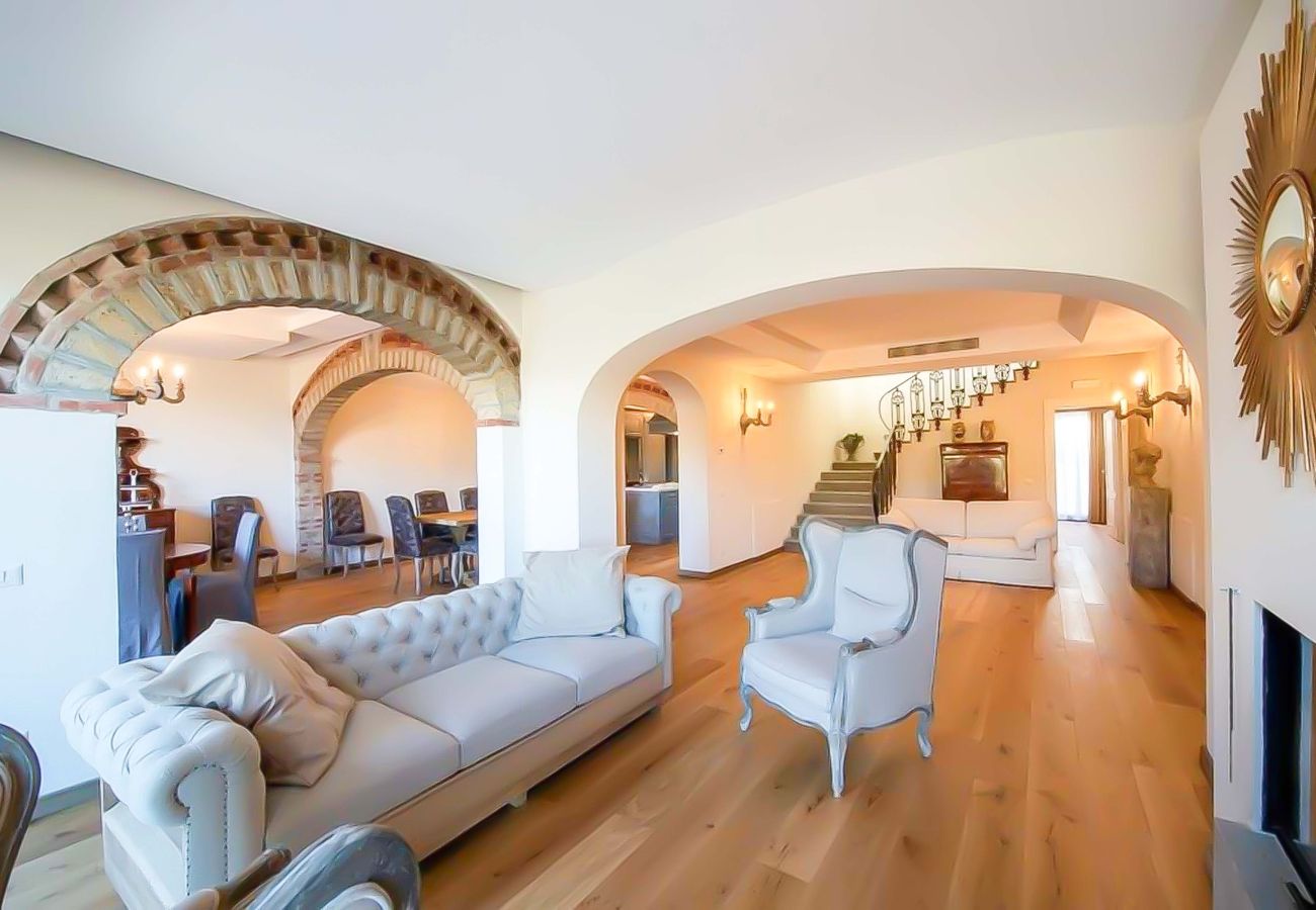 Villa in Panzano - AMORE RENTALS - Villa Mia with Private Pool, Garden, Terraces and Parking