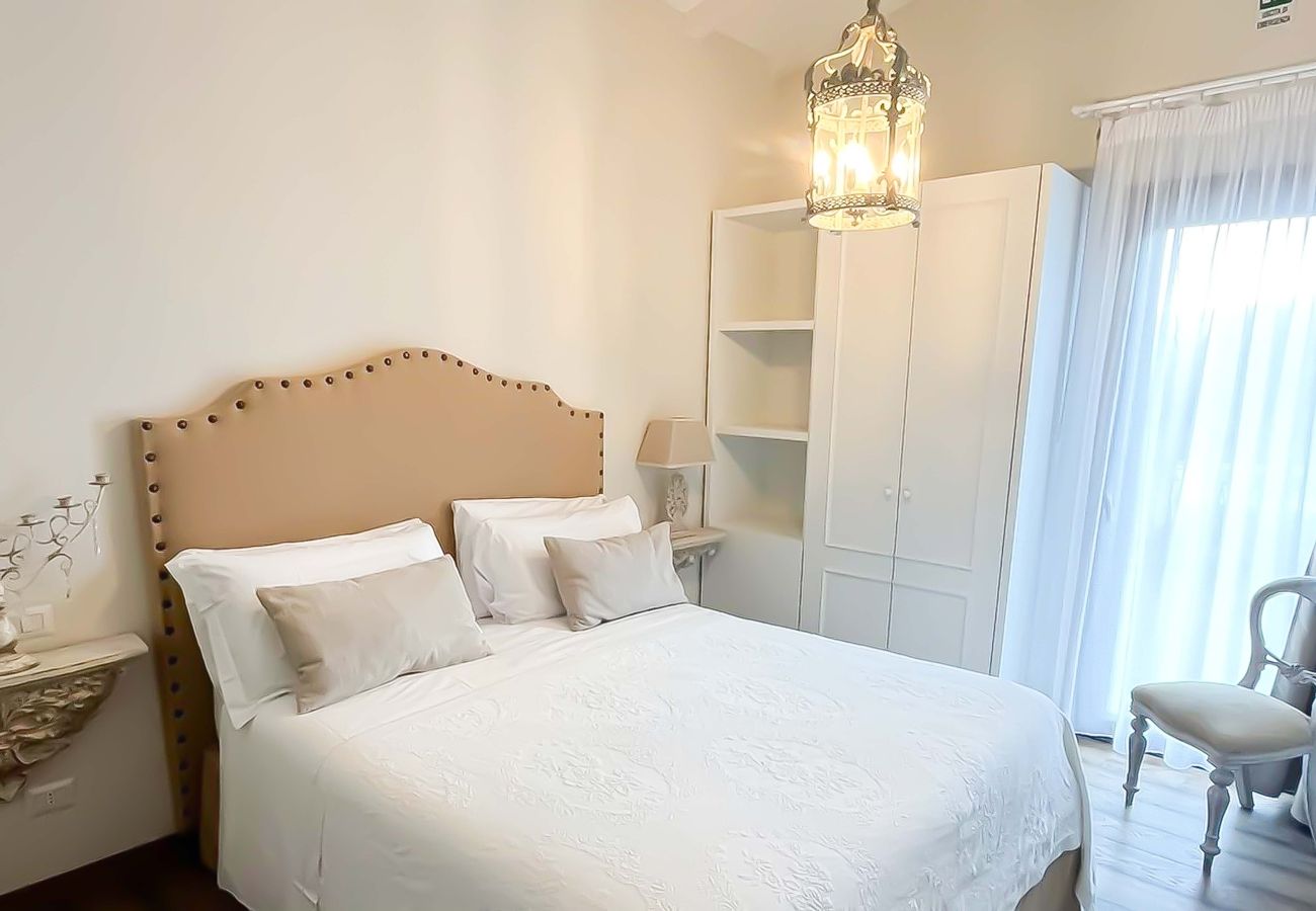 Villa in Panzano - AMORE RENTALS - Villa Mia with Private Pool, Garden, Terraces and Parking