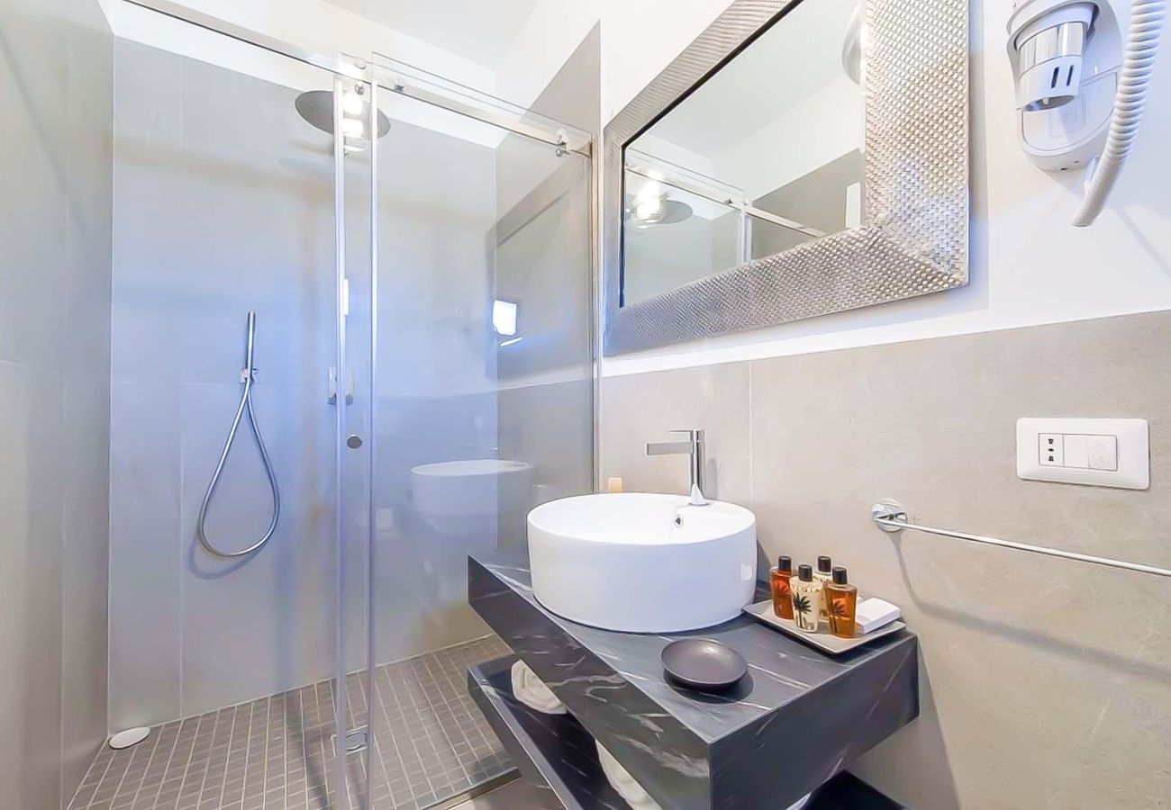 Villa in Panzano - AMORE RENTALS - Villa Mia with Private Pool, Garden, Terraces and Parking