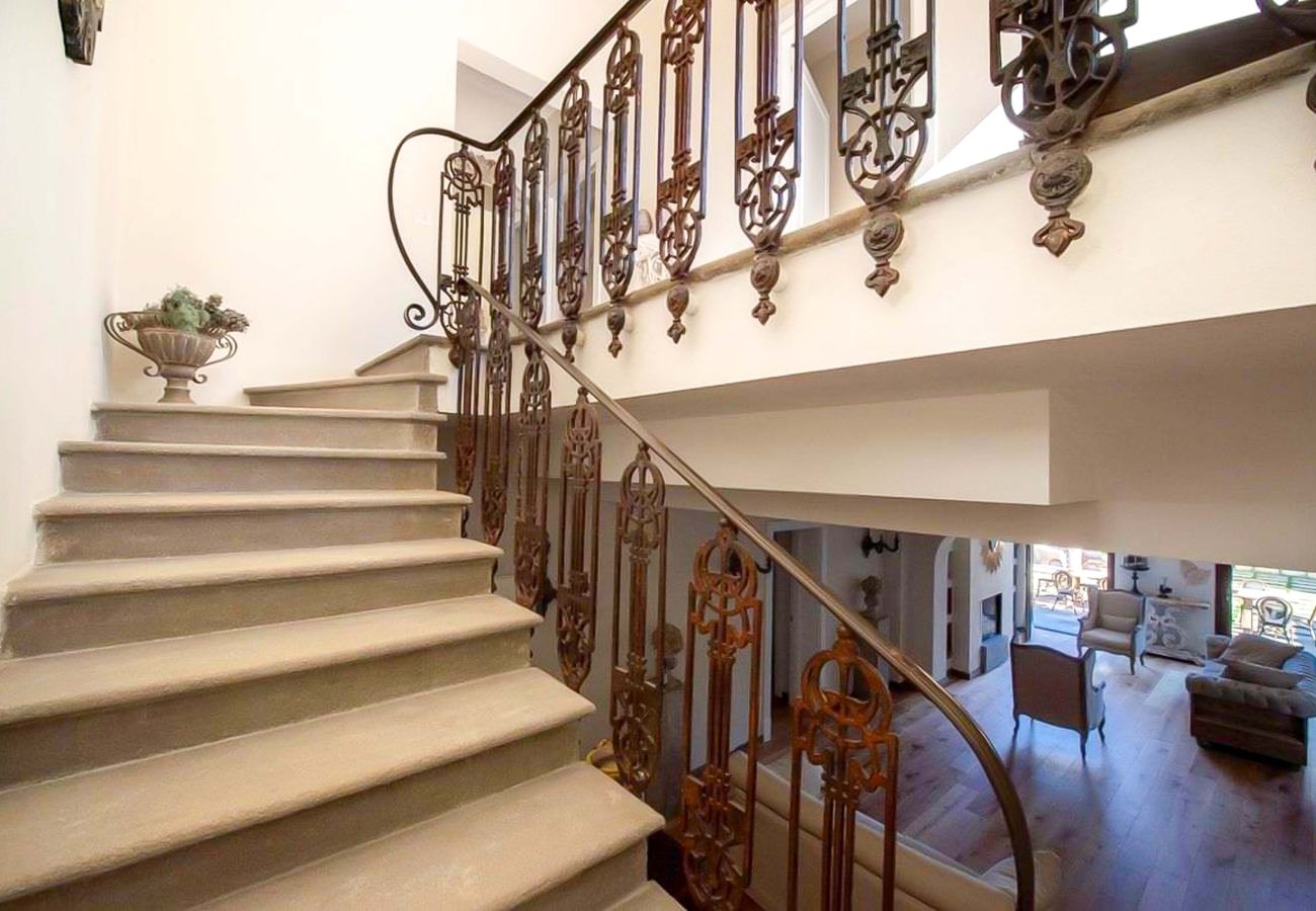 Villa in Panzano - AMORE RENTALS - Villa Mia with Private Pool, Garden, Terraces and Parking