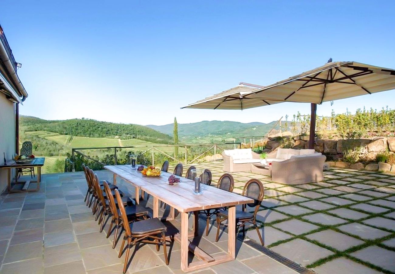 Villa in Panzano - AMORE RENTALS - Villa Mia with Private Pool, Garden, Terraces and Parking