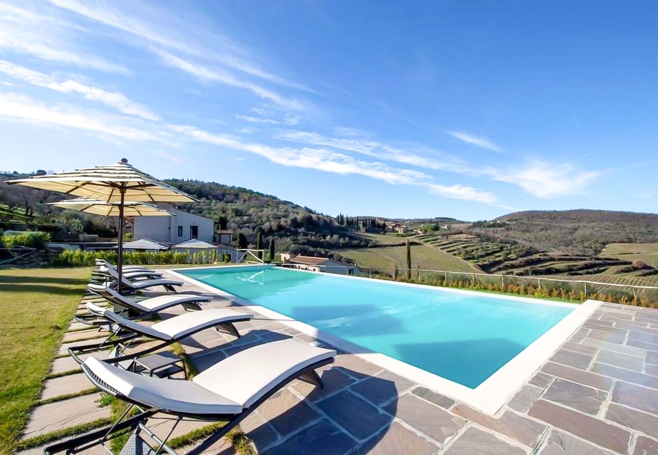 Villa in Panzano - AMORE RENTALS - Villa Mia with Private Pool, Garden, Terraces and Parking