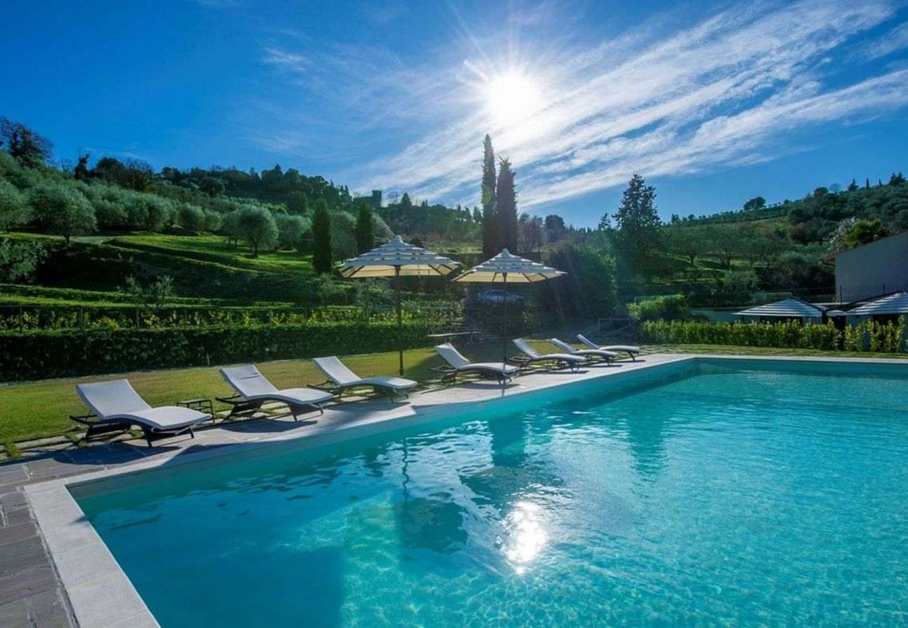 Villa in Panzano - AMORE RENTALS - Villa Mia with Private Pool, Garden, Terraces and Parking