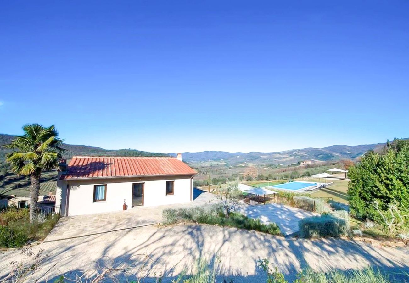 Villa in Panzano - AMORE RENTALS - Villa Mia with Private Pool, Garden, Terraces and Parking