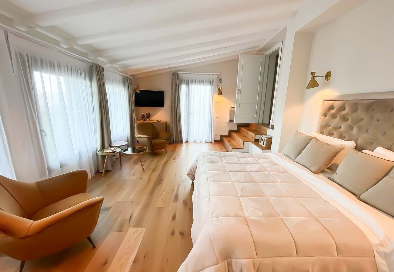 Villa in Panzano - AMORE RENTALS - Villa Mia with Private Pool, Garden, Terraces and Parking