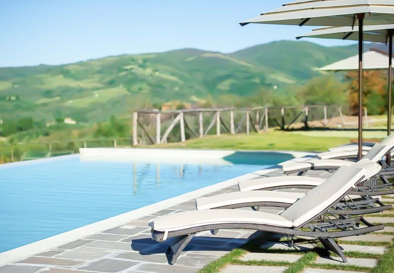Villa in Panzano - AMORE RENTALS - Villa Mia with Private Pool, Garden, Terraces and Parking