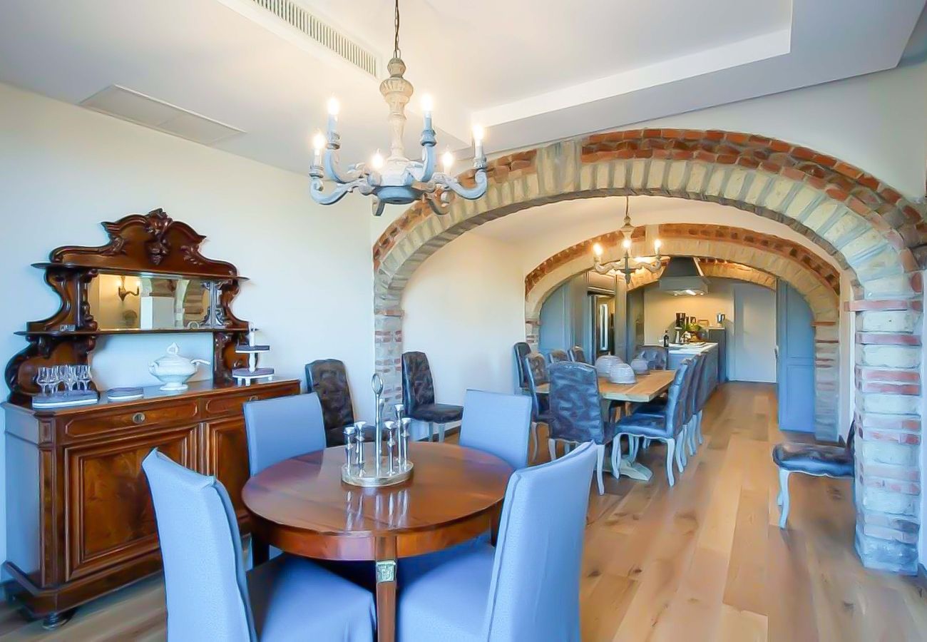 Villa in Panzano - AMORE RENTALS - Villa Mia with Private Pool, Garden, Terraces and Parking
