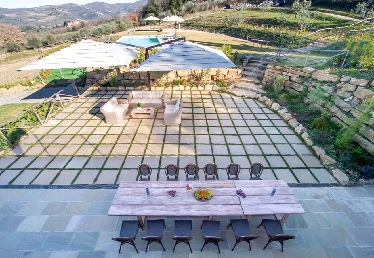 Villa in Panzano - AMORE RENTALS - Villa Mia with Private Pool, Garden, Terraces and Parking
