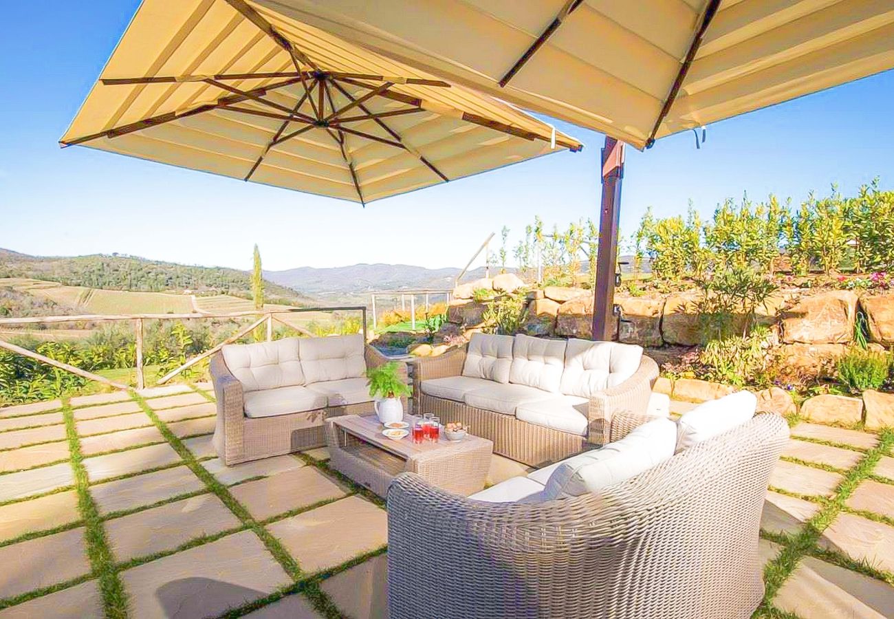 Villa in Panzano - AMORE RENTALS - Villa Mia with Private Pool, Garden, Terraces and Parking