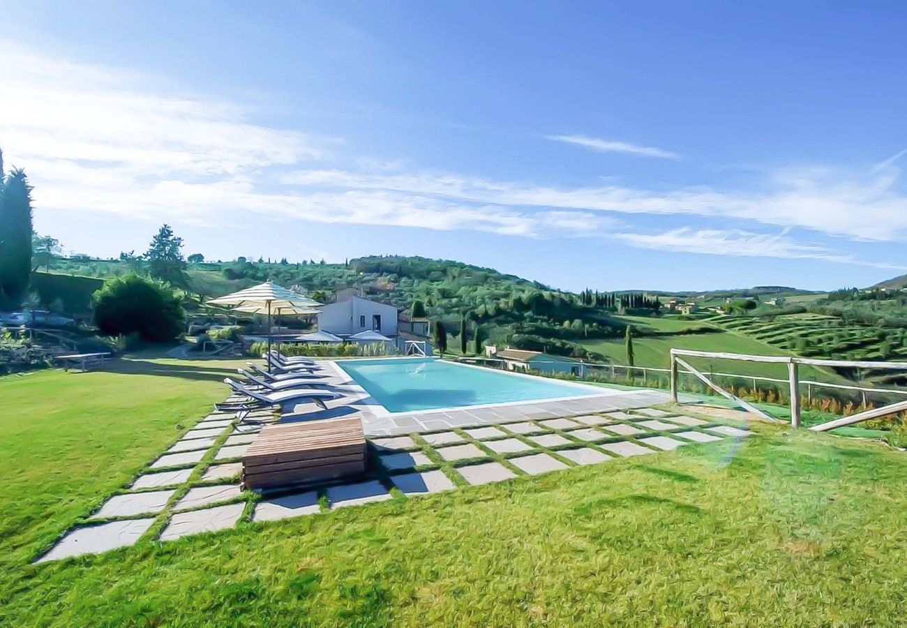 Villa in Panzano - AMORE RENTALS - Villa Mia with Private Pool, Garden, Terraces and Parking
