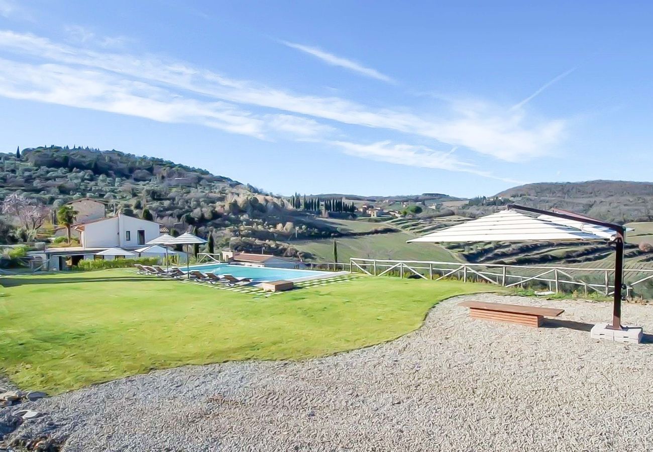 Villa in Panzano - AMORE RENTALS - Villa Mia with Private Pool, Garden, Terraces and Parking