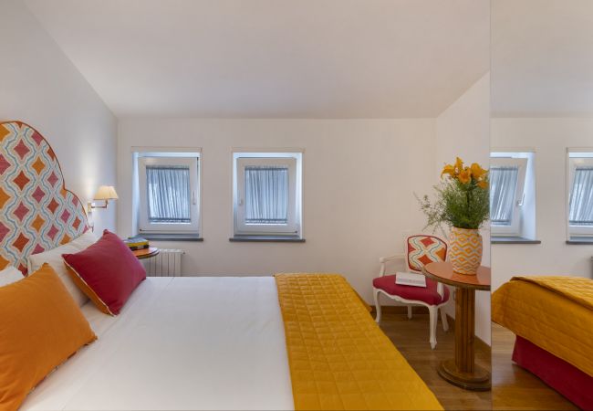 Villa in Sorrento - AMORE RENTALS - Villa Lux with Private Swimming Pool, Parking and Terrace Villa in Sorrento - AMORE RENTALS - Villa Lux with Private Swimming Pool, Parking and Terrace