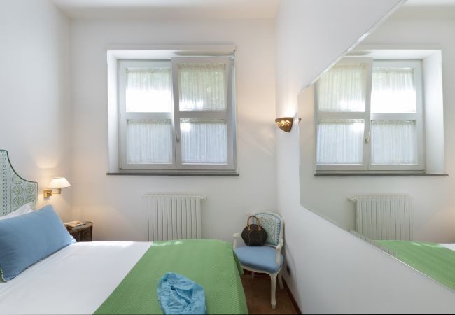 Villa in Sorrento - AMORE RENTALS - Villa Lux with Private Swimming Pool, Parking and Terrace Villa in Sorrento - AMORE RENTALS - Villa Lux with Private Swimming Pool, Parking and Terrace