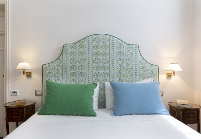 Villa in Sorrento - AMORE RENTALS - Villa Lux with Private Swimming Pool, Parking and Terrace Villa in Sorrento - AMORE RENTALS - Villa Lux with Private Swimming Pool, Parking and Terrace