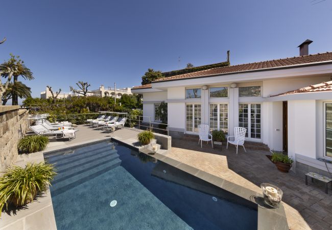 Villa in Sorrento - AMORE RENTALS - Villa Lux with Private Swimming Pool, Parking and Terrace Villa in Sorrento - AMORE RENTALS - Villa Lux with Private Swimming Pool, Parking and Terrace