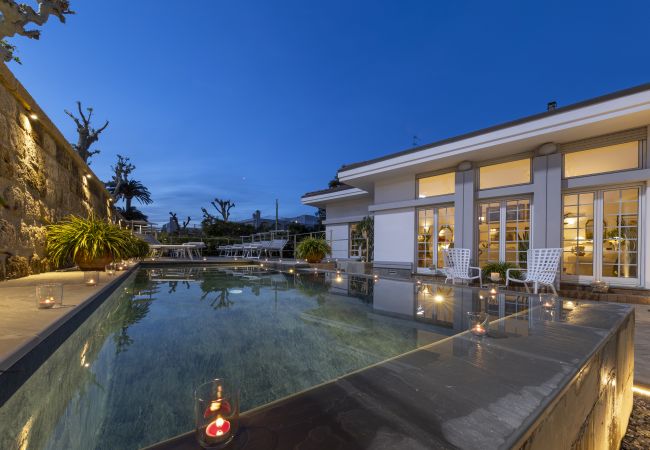 Villa in Sorrento - AMORE RENTALS - Villa Lux with Private Swimming Pool, Parking and Terrace Villa in Sorrento - AMORE RENTALS - Villa Lux with Private Swimming Pool, Parking and Terrace