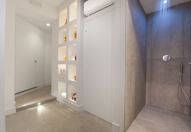 Villa in Sorrento - AMORE RENTALS - Villa Lux with Private Swimming Pool, Parking and Terrace Villa in Sorrento - AMORE RENTALS - Villa Lux with Private Swimming Pool, Parking and Terrace