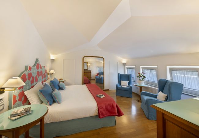 Villa in Sorrento - AMORE RENTALS - Villa Lux with Private Swimming Pool, Parking and Terrace Villa in Sorrento - AMORE RENTALS - Villa Lux with Private Swimming Pool, Parking and Terrace