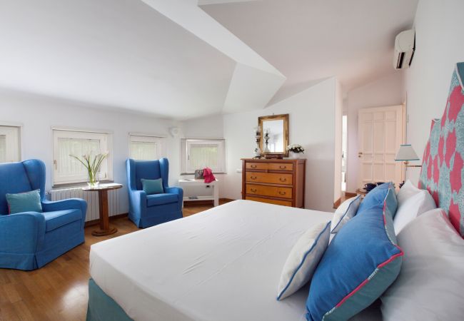 Villa in Sorrento - AMORE RENTALS - Villa Lux with Private Swimming Pool, Parking and Terrace Villa in Sorrento - AMORE RENTALS - Villa Lux with Private Swimming Pool, Parking and Terrace