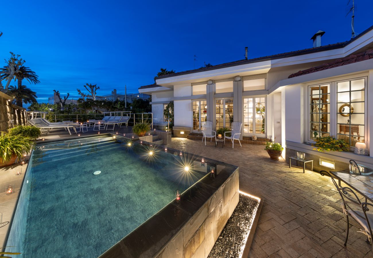 Villa in Sorrento - AMORE RENTALS - Villa Lux with Private Swimming Pool, Parking and Terrace