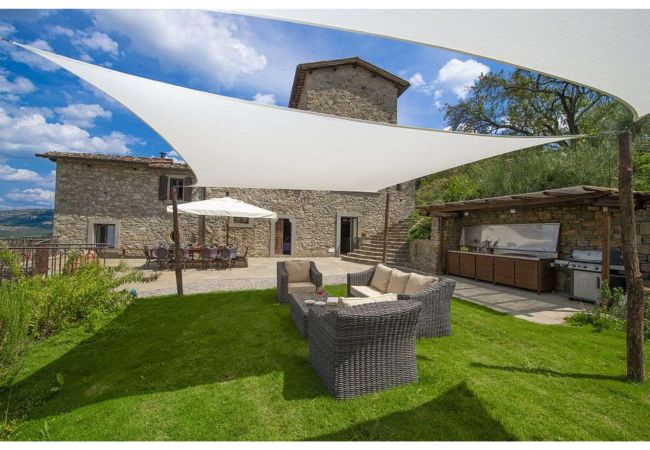 Villa in Panzano - AMORE RENTALS - Villa delle Donne with Private Pool, Garden, Terraces and Parking