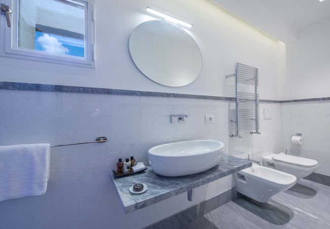 Villa in Panzano - AMORE RENTALS - Villa Bellaflore with 3 Private Pools, Garden, Terraces and Parking Villa in Panzano - AMORE RENTALS - Villa Bellaflore with 3 Private Pools, Garden, Terraces and Parking