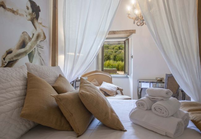 Villa in Panzano - AMORE RENTALS - Villa Bellaflore with 3 Private Pools, Garden, Terraces and Parking Villa in Panzano - AMORE RENTALS - Villa Bellaflore with 3 Private Pools, Garden, Terraces and Parking